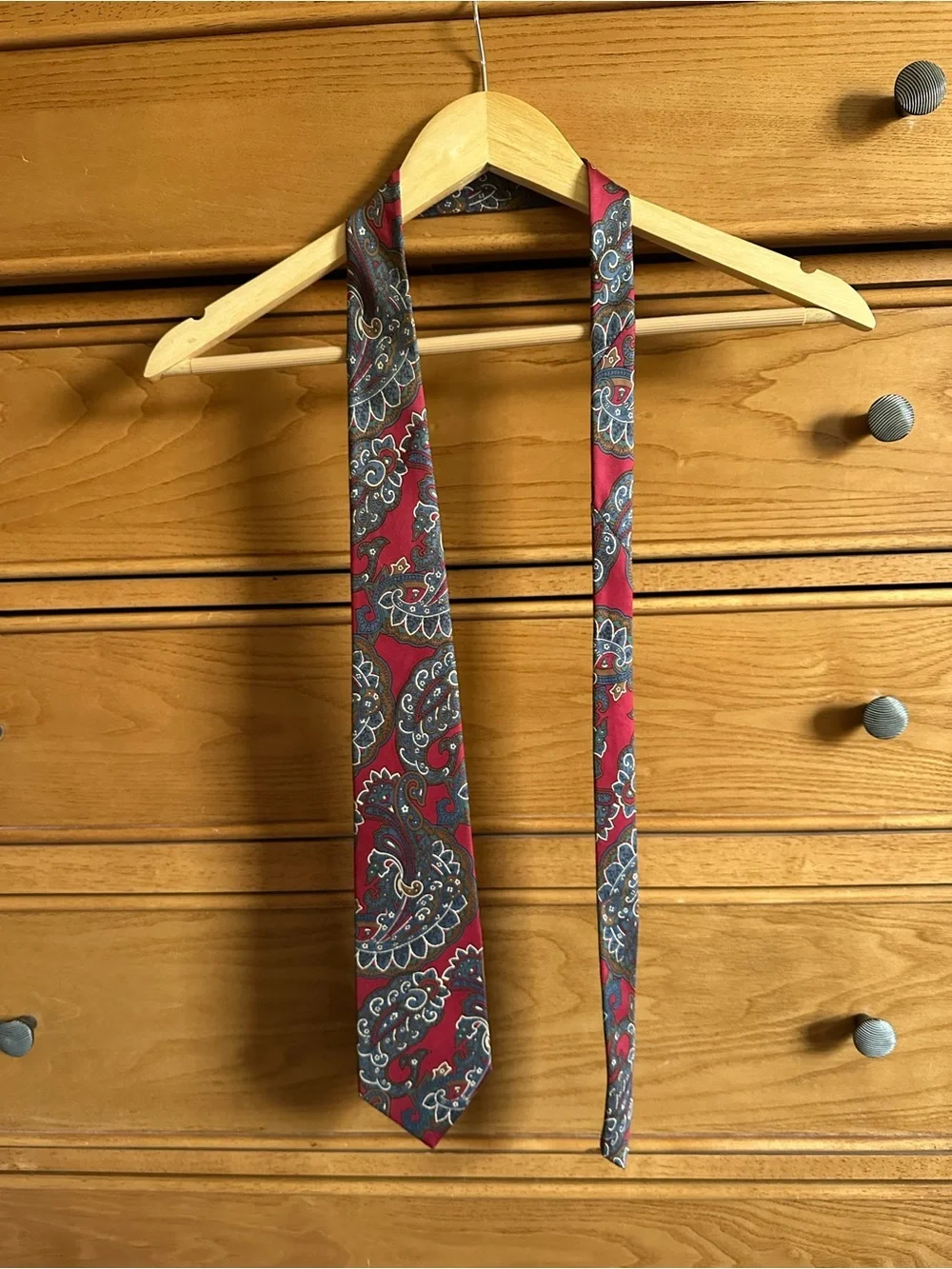 Cabralli Collection Mens 100% Silk Retro Neck Tie Red Paisley Luxe Old Money